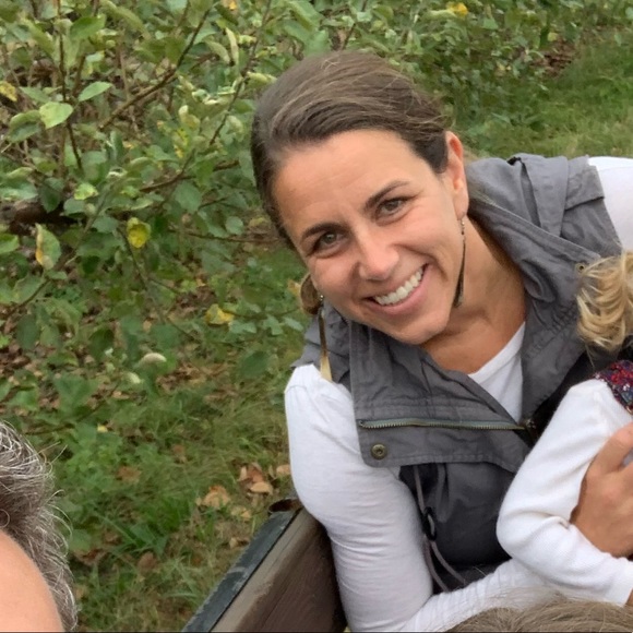 Meet your Posher, Lisa - Picture 2 of 2